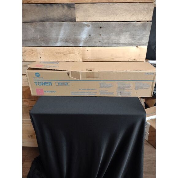 NEW TN213M Konica Minolta Magenta Toner OEM - Picture 3 of 4